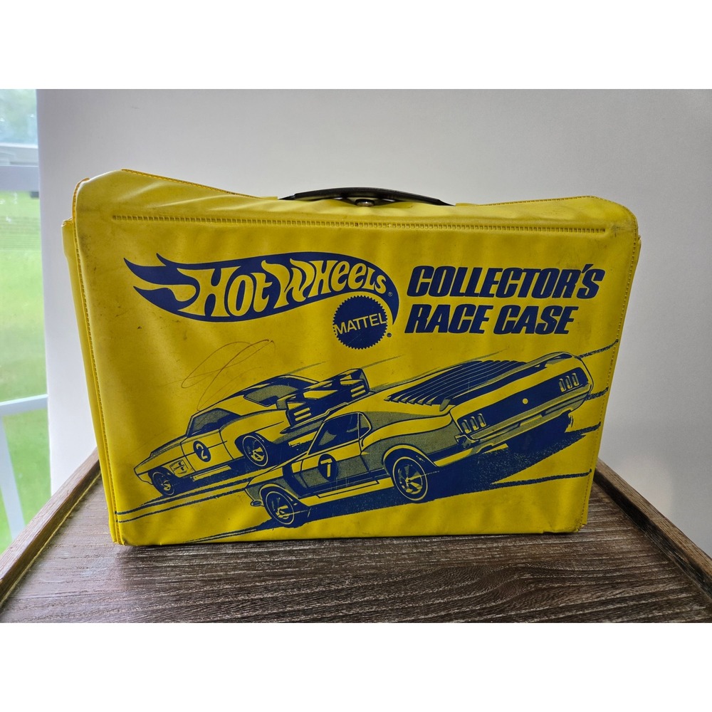 Vintage 1975 Hot‎ Wheels Collectors Race Case Mattel Yellow Vinyl 24 Car Storage